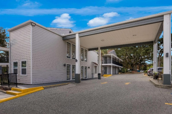 Quality Inn image 1